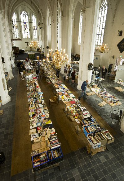 Boekenmarkt in de Catharinakerk